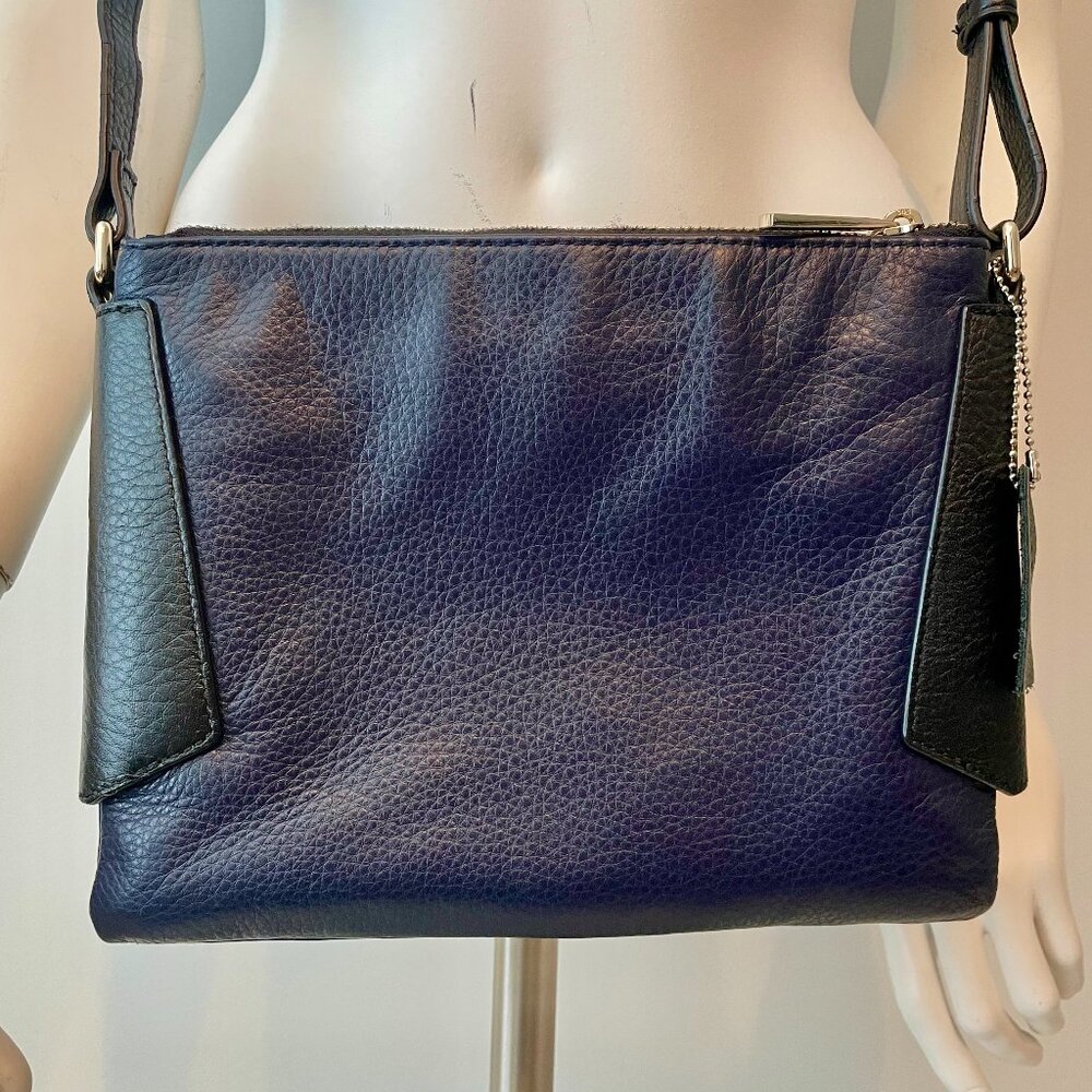 NWOT - Danier Navy & Black 100% Pebble Leather Crossbody Bag with Gold Hardware
